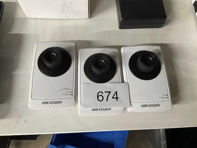 Hikvision beveiligingscamera (3x) - afbeelding 1 van  2