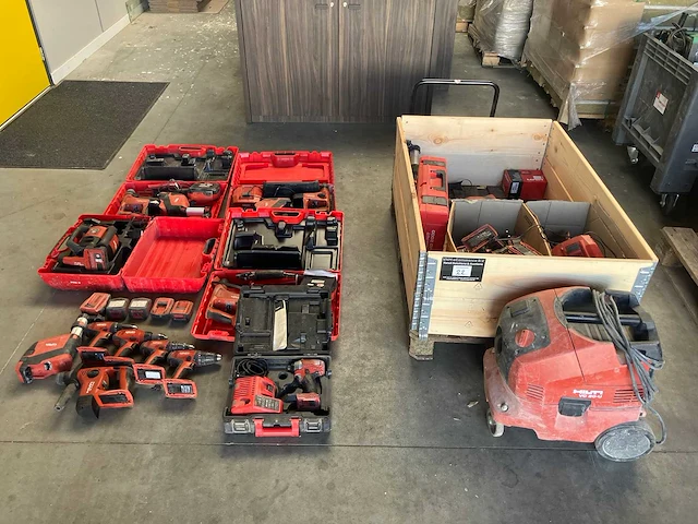 Hilti - partij accugereedschap - afbeelding 1 van  8