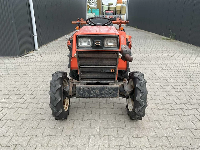 Hinomoto c174 vierwielaangedreven landbouwtractor - afbeelding 11 van  17