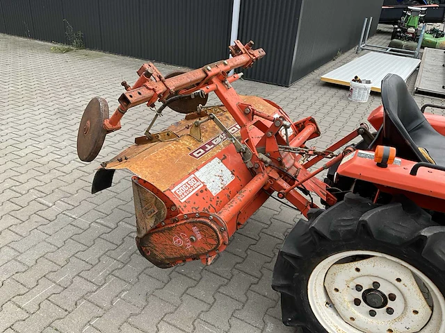 Hinomoto c174 vierwielaangedreven landbouwtractor - afbeelding 17 van  17