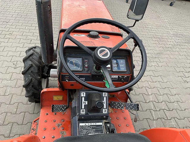 Hinomoto e2304 vierwielaangedreven landbouwtractor - afbeelding 3 van  28