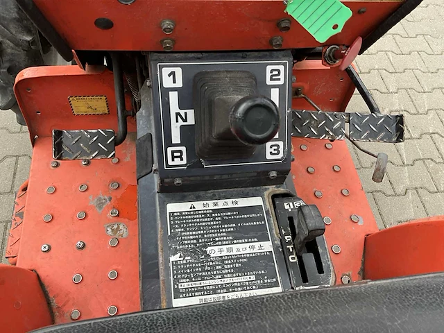 Hinomoto e2304 vierwielaangedreven landbouwtractor - afbeelding 4 van  28