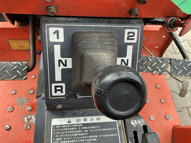 Hinomoto e2304 vierwielaangedreven landbouwtractor - afbeelding 8 van  28