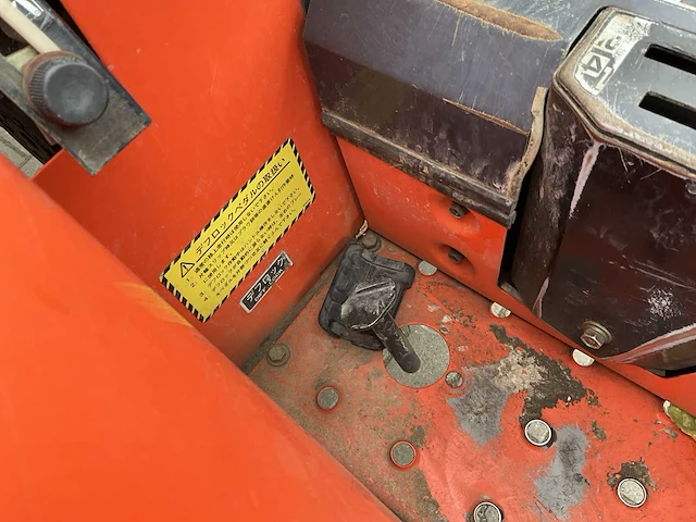 Hinomoto e2304 vierwielaangedreven landbouwtractor - afbeelding 11 van  28