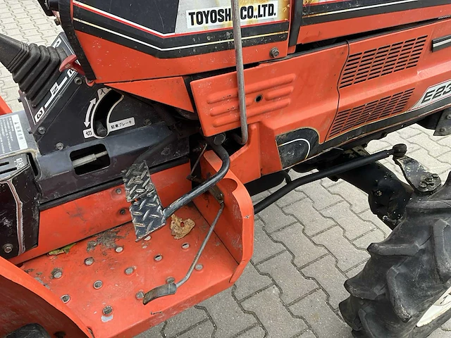Hinomoto e2304 vierwielaangedreven landbouwtractor - afbeelding 13 van  28