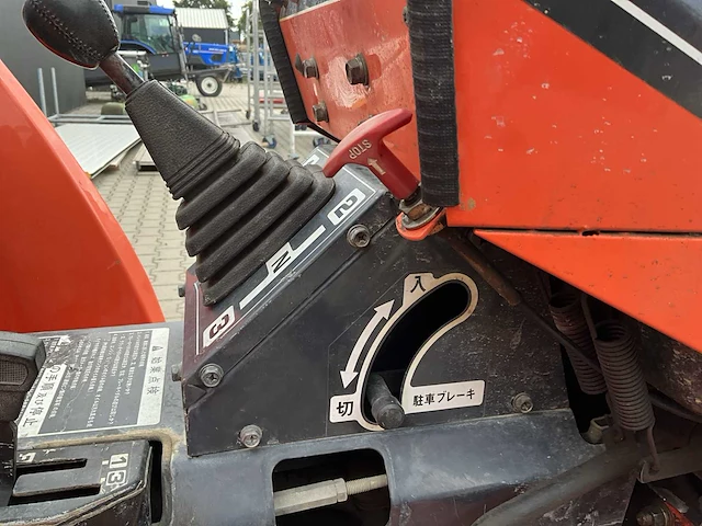 Hinomoto e2304 vierwielaangedreven landbouwtractor - afbeelding 14 van  28