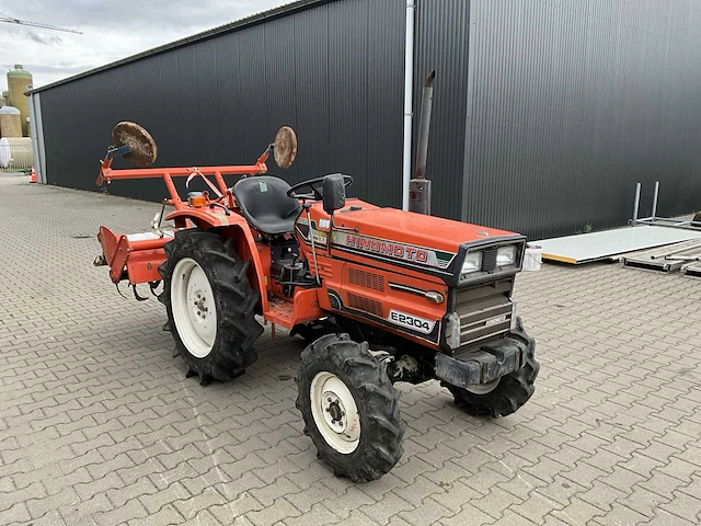 Hinomoto e2304 vierwielaangedreven landbouwtractor - afbeelding 12 van  28