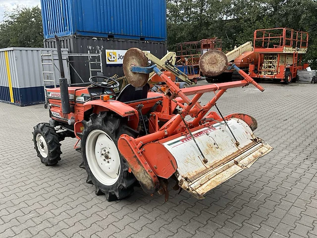 Hinomoto e2304 vierwielaangedreven landbouwtractor - afbeelding 25 van  28
