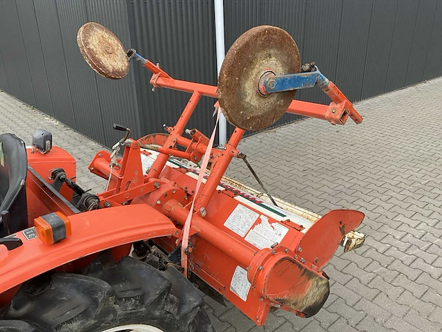 Hinomoto e2304 vierwielaangedreven landbouwtractor - afbeelding 28 van  28
