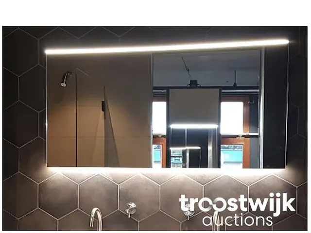 Hipp design spiegel met verlichting en verwarming - afbeelding 1 van  2