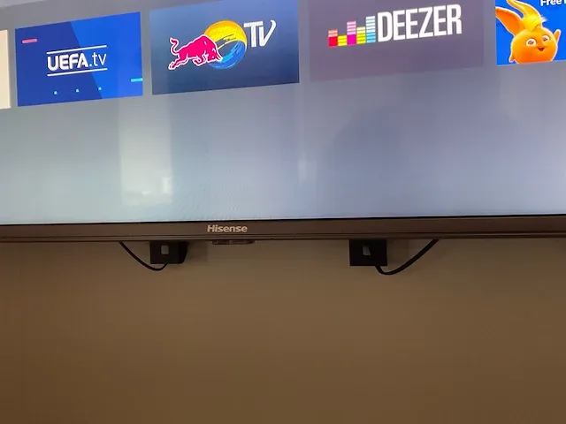 Hisense 43a70gq televisie - afbeelding 2 van  5