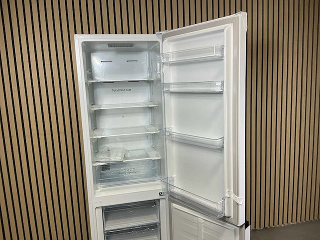 Hisense rb329n4awe vrijstaande koel-vries combinatie - afbeelding 6 van  7