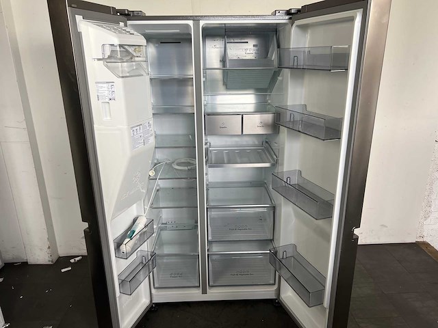 Hisense rs818n4iid amerikaanse koelkast – 632l – rvs – water- en ijsdispenser – no frost – stil (35db) - afbeelding 3 van  5