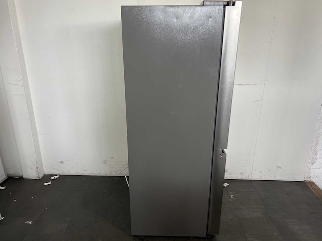 Hisense rs818n4iid amerikaanse koelkast – 632l – rvs – water- en ijsdispenser – no frost – stil (35db) - afbeelding 4 van  5
