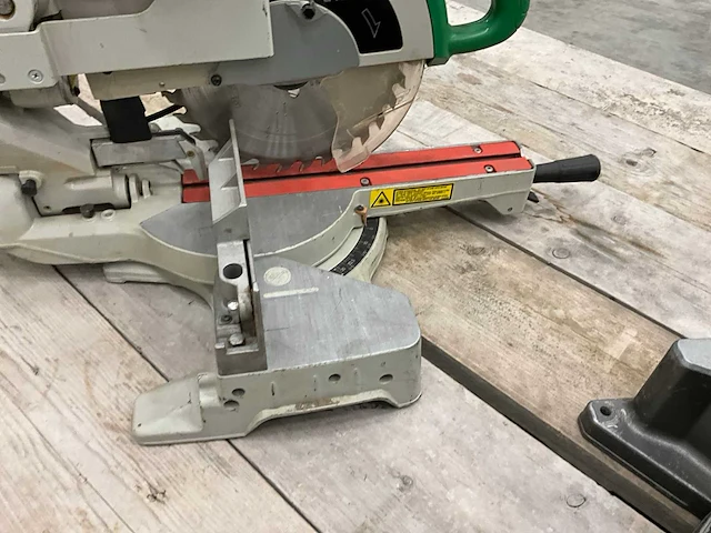 Hitachi c10fsh afkortzaag - afbeelding 2 van  6