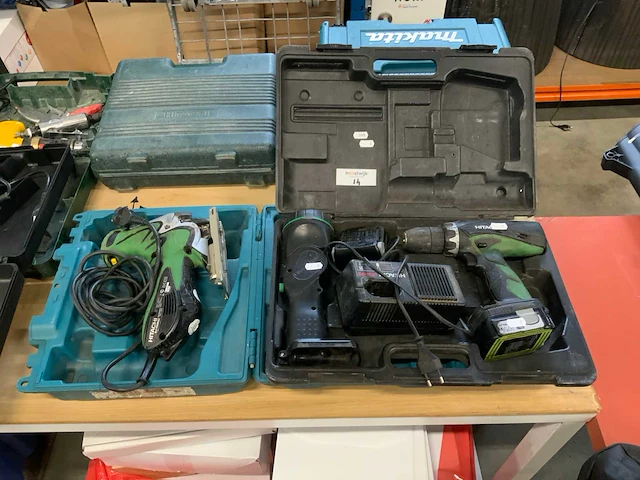 Hitachi elektrisch gereedschap (2x) - afbeelding 1 van  4