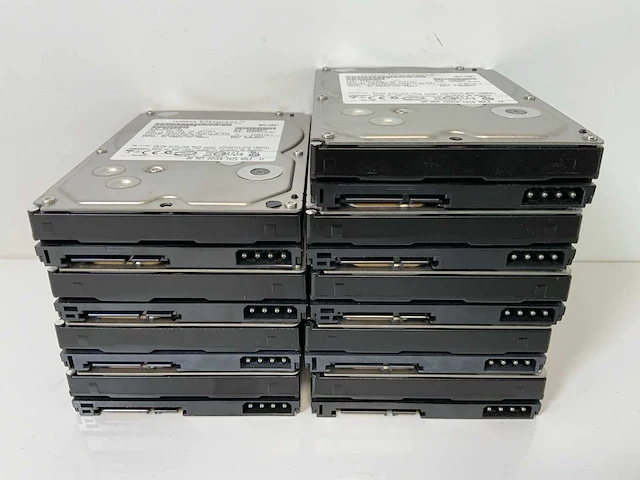 Hitachi (hua721010kla330) 1 tb sata hdds (9x) - afbeelding 1 van  8