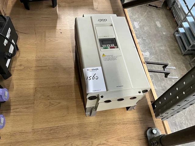 Hitachi j300 frequentieregelaar - afbeelding 1 van  3