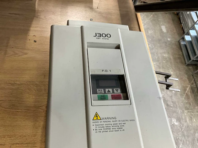 Hitachi j300 frequentieregelaar - afbeelding 3 van  3