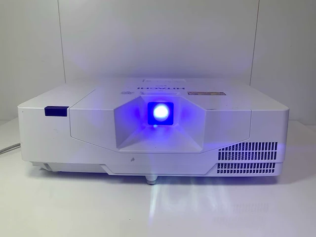 Hitachi (lp-eu5002), 5000 lumens wuxga 3lcd laser projector (1254 hours) - afbeelding 1 van  5
