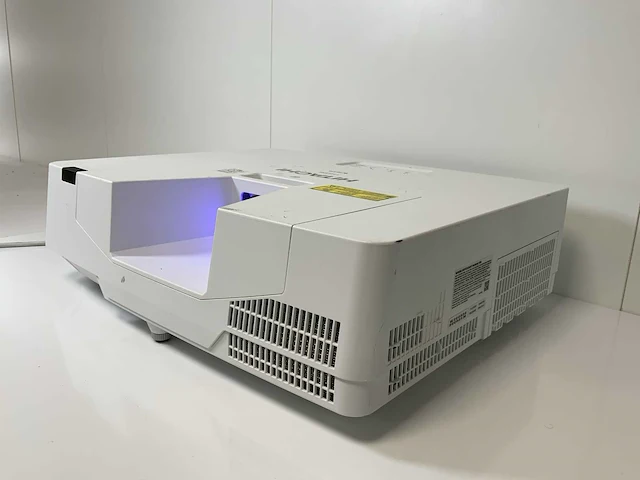Hitachi (lp-eu5002), 5000 lumens wuxga 3lcd laser projector (1254 hours) - afbeelding 2 van  5