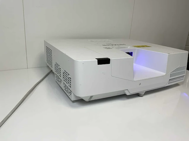Hitachi (lp-eu5002), 5000 lumens wuxga 3lcd laser projector (1254 hours) - afbeelding 3 van  5