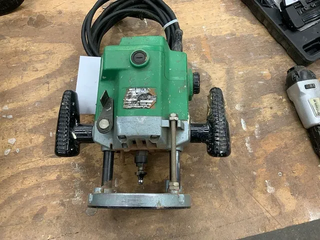 Hitachi m8v bovenfrees - afbeelding 2 van  5