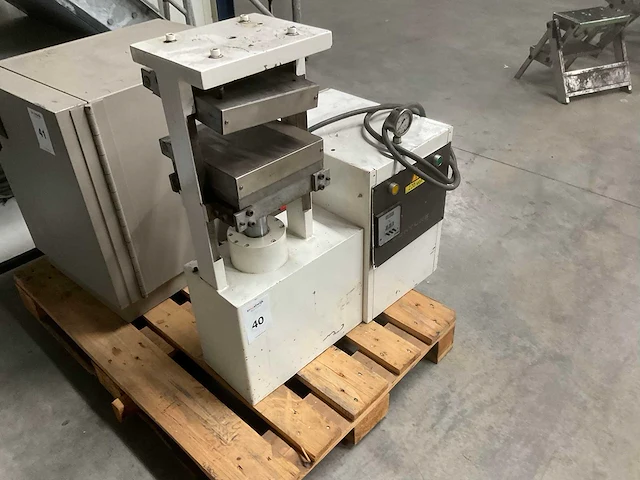 Hitte - persmachine - afbeelding 1 van  2