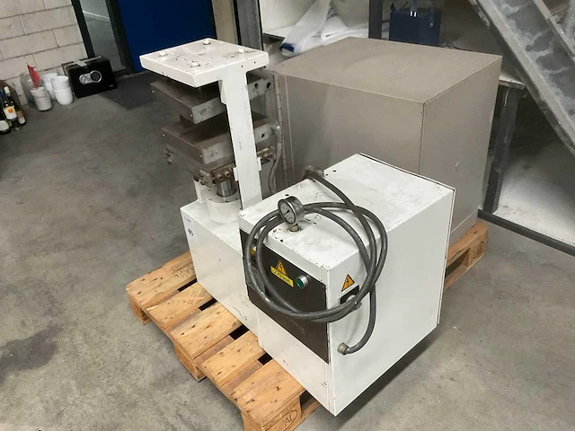 Hitte - persmachine - afbeelding 2 van  2