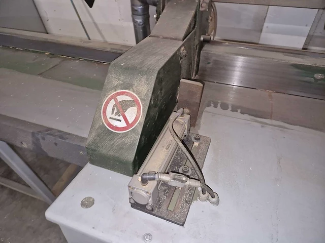 Hm-d - 1999 - afkortcirkelzaagmachine - afbeelding 3 van  12