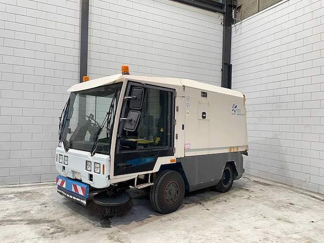 Hmf - 416 - road and yard sweeper - 2003 - afbeelding 1 van  19