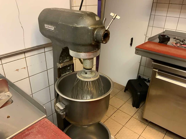 Hobart a200 s planeetmenger inclusief 2 bekken en diverse mengaccessoires - afbeelding 2 van  7
