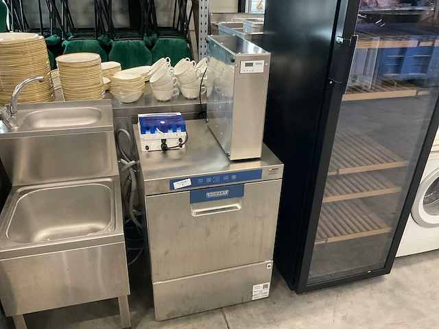 Hobart hno19834 vaatwasser met waterontharder en doseersysteem - afbeelding 1 van  8