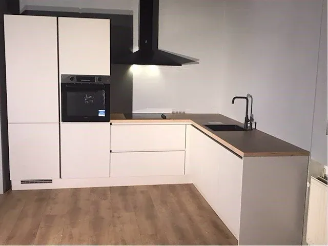 Hoek opgestelde keuken - afbeelding 1 van  22