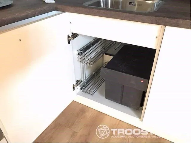 Hoek opgestelde keuken - afbeelding 3 van  20