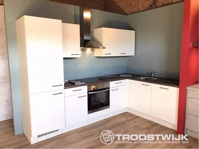 Hoek opgestelde keuken - afbeelding 1 van  20