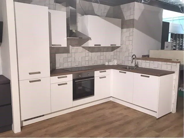 Hoek opgestelde keuken - afbeelding 9 van  16