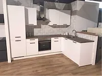 Hoek opgestelde keuken - afbeelding 1 van  16