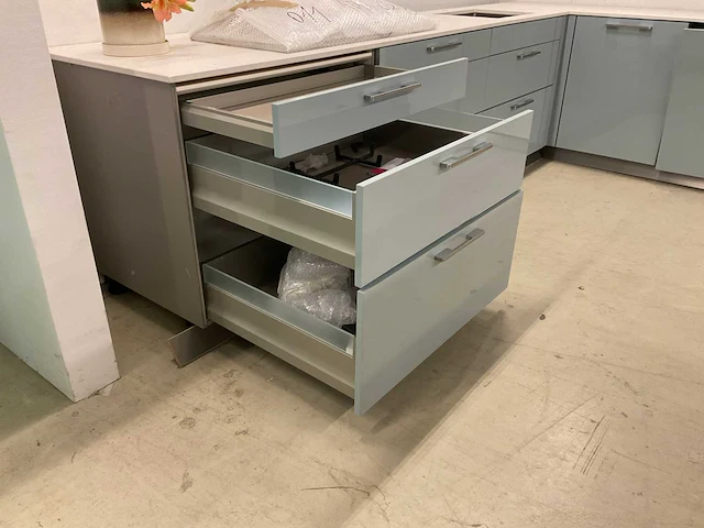 Hoekkeuken met composietsteen werkblad - afbeelding 16 van  27