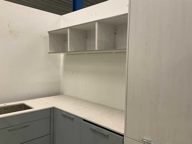 Hoekkeuken met composietsteen werkblad - afbeelding 2 van  27