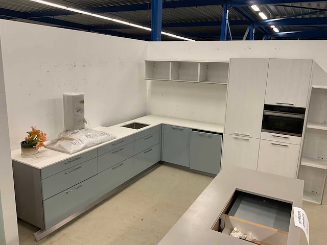 Hoekkeuken met composietsteen werkblad - afbeelding 17 van  27