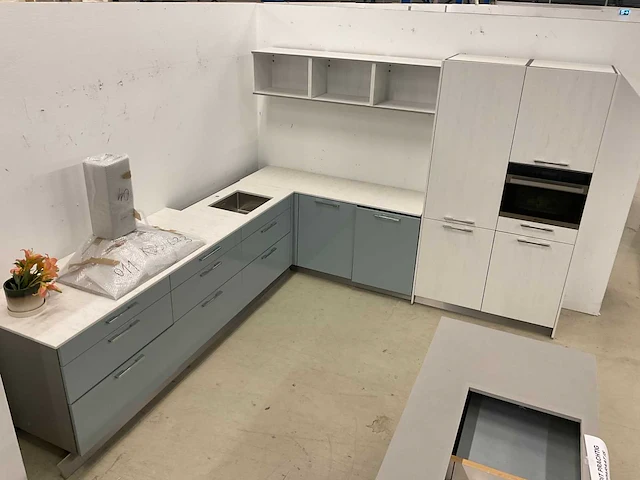 Hoekkeuken met composietsteen werkblad - afbeelding 21 van  27