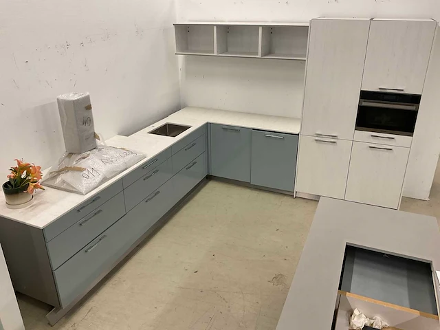 Hoekkeuken met composietsteen werkblad - afbeelding 24 van  27