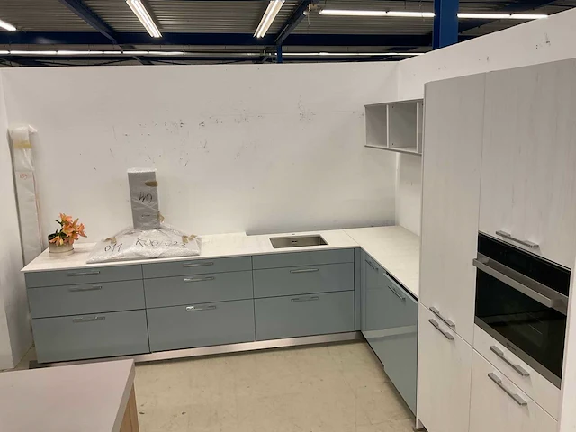 Hoekkeuken met composietsteen werkblad - afbeelding 27 van  27