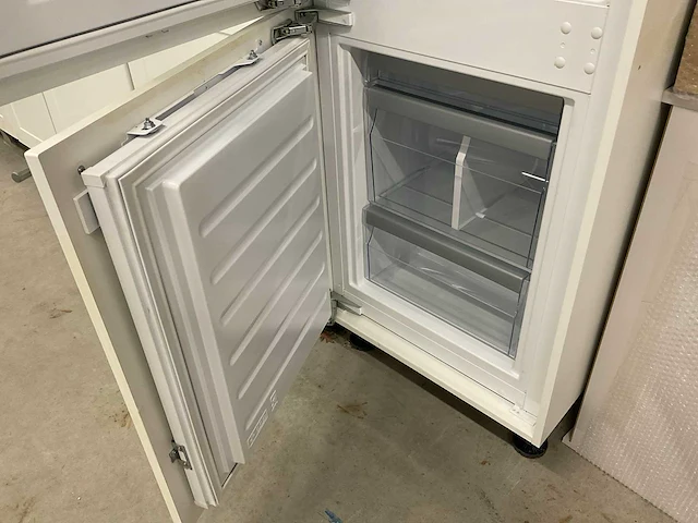 Hoekkeuken met granieten blad vaatwasser en koel vries combinatie - afbeelding 11 van  14