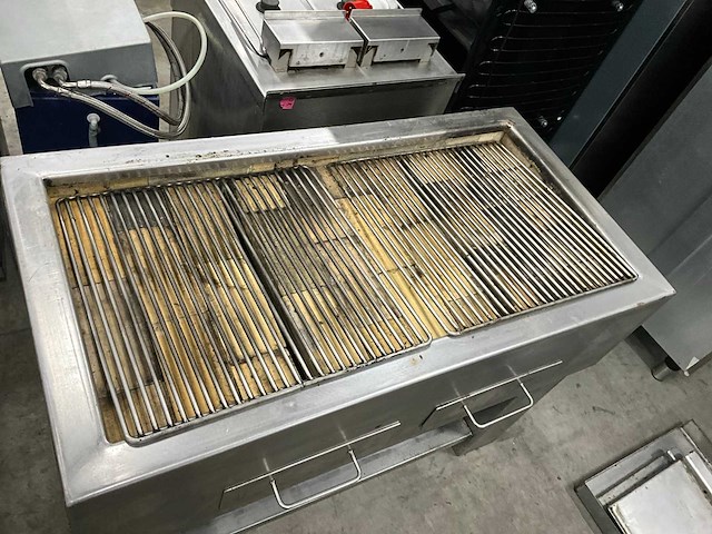 Hoeks metaal - rvs houtskool barbecue - afbeelding 4 van  10