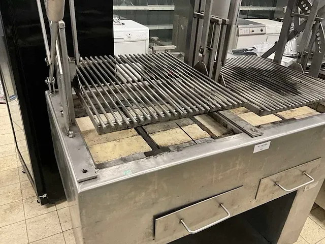 Hoeks metaal houtskoolgrill - afbeelding 3 van  9