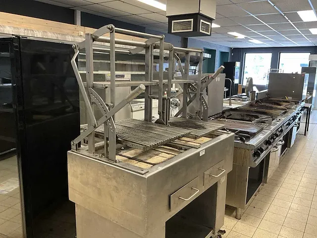Hoeks metaal houtskoolgrill - afbeelding 7 van  9
