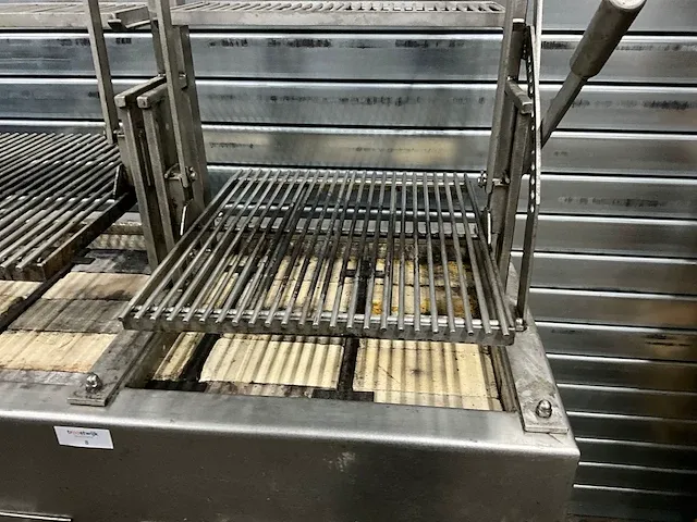 Hoeks metaal houtskoolgrill - afbeelding 7 van  12