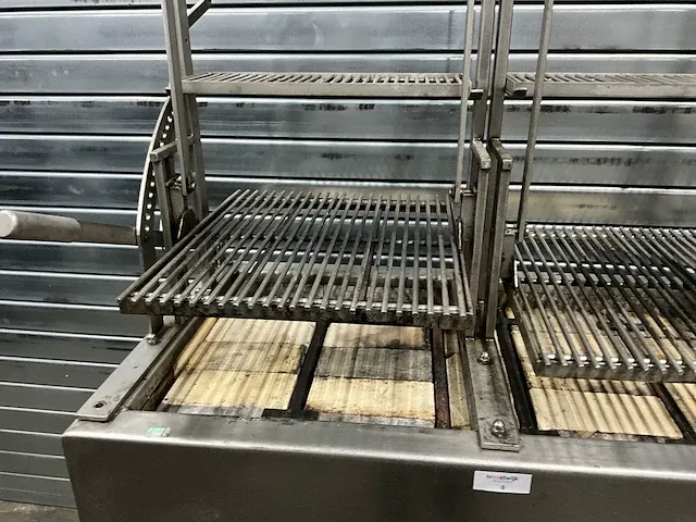 Hoeks metaal houtskoolgrill - afbeelding 8 van  12